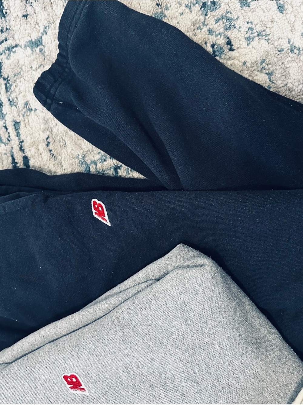 New Balance Cream, Gray & Black Hoodie, Sweatshirt & Joggers Set - Picture 4 of 4